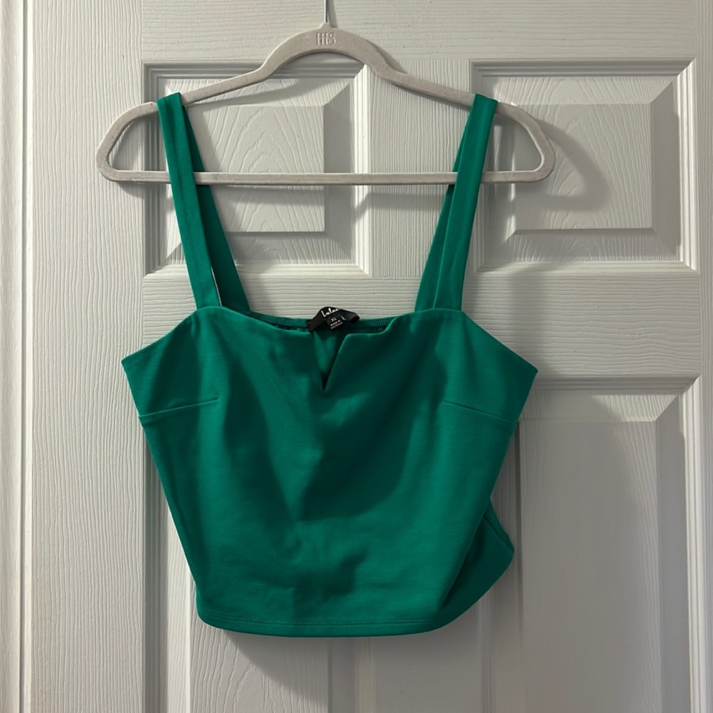 Lulus V-Neck Cropped Top